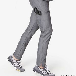 FIGS XS Yola Skinny Graphite Scrub Pant